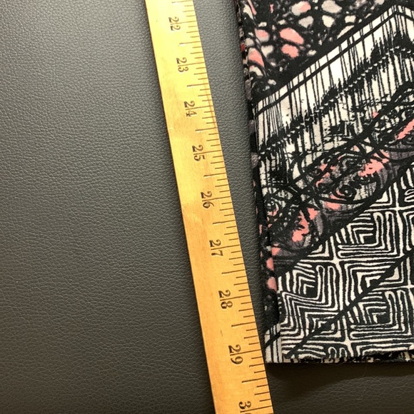 Hot Kiss Leggings Size Medium - Picture 7 of 7